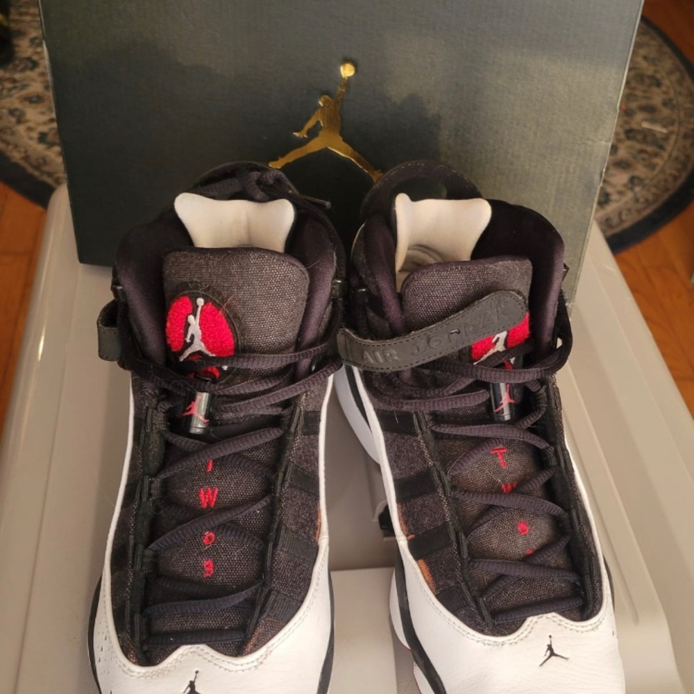 Nike Jordan’s six rings Y 7. EUC